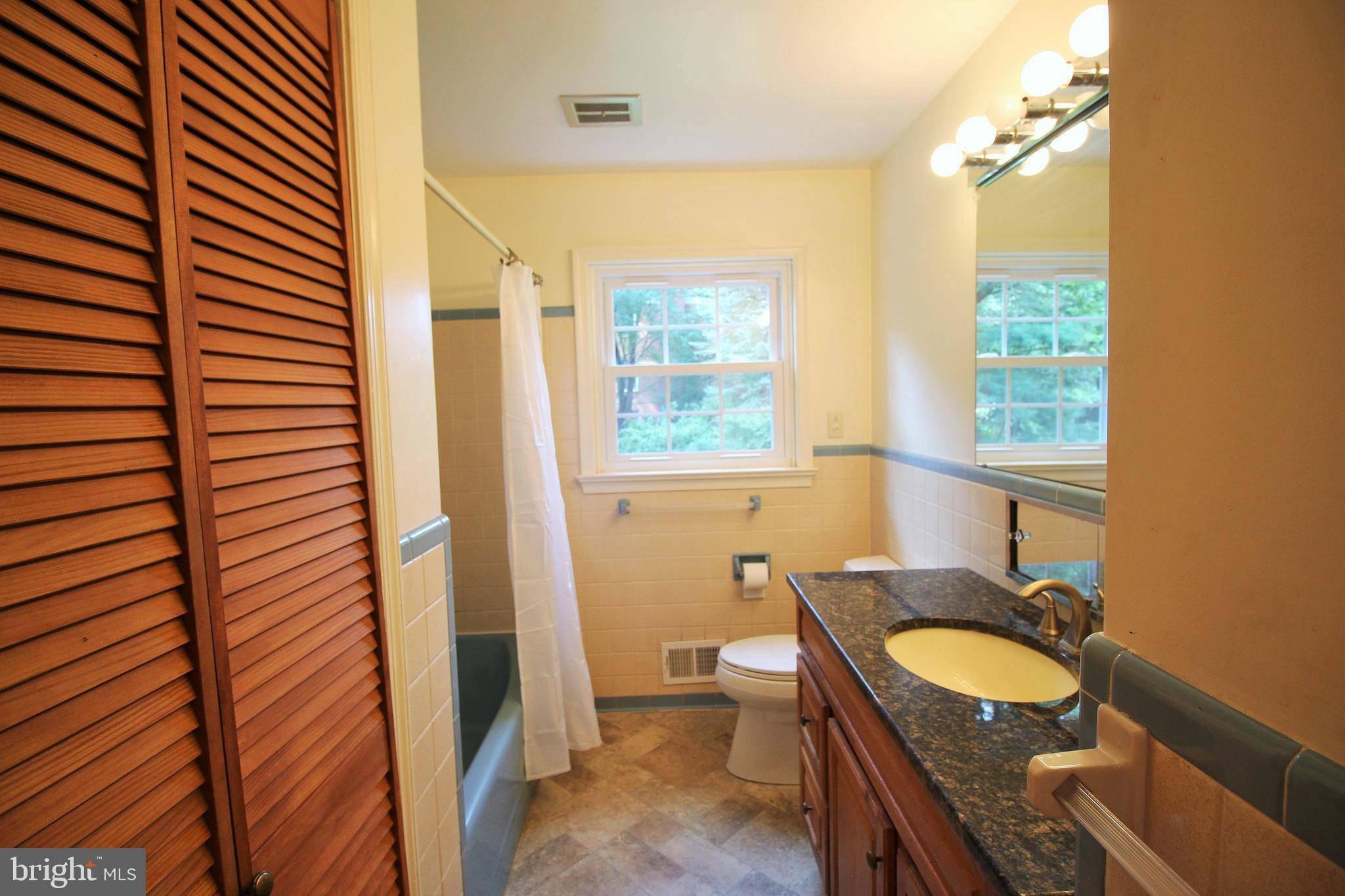 7404 Round Hill Road Frederick, MD 21702 - Photo 33 of 50 Main level full bath