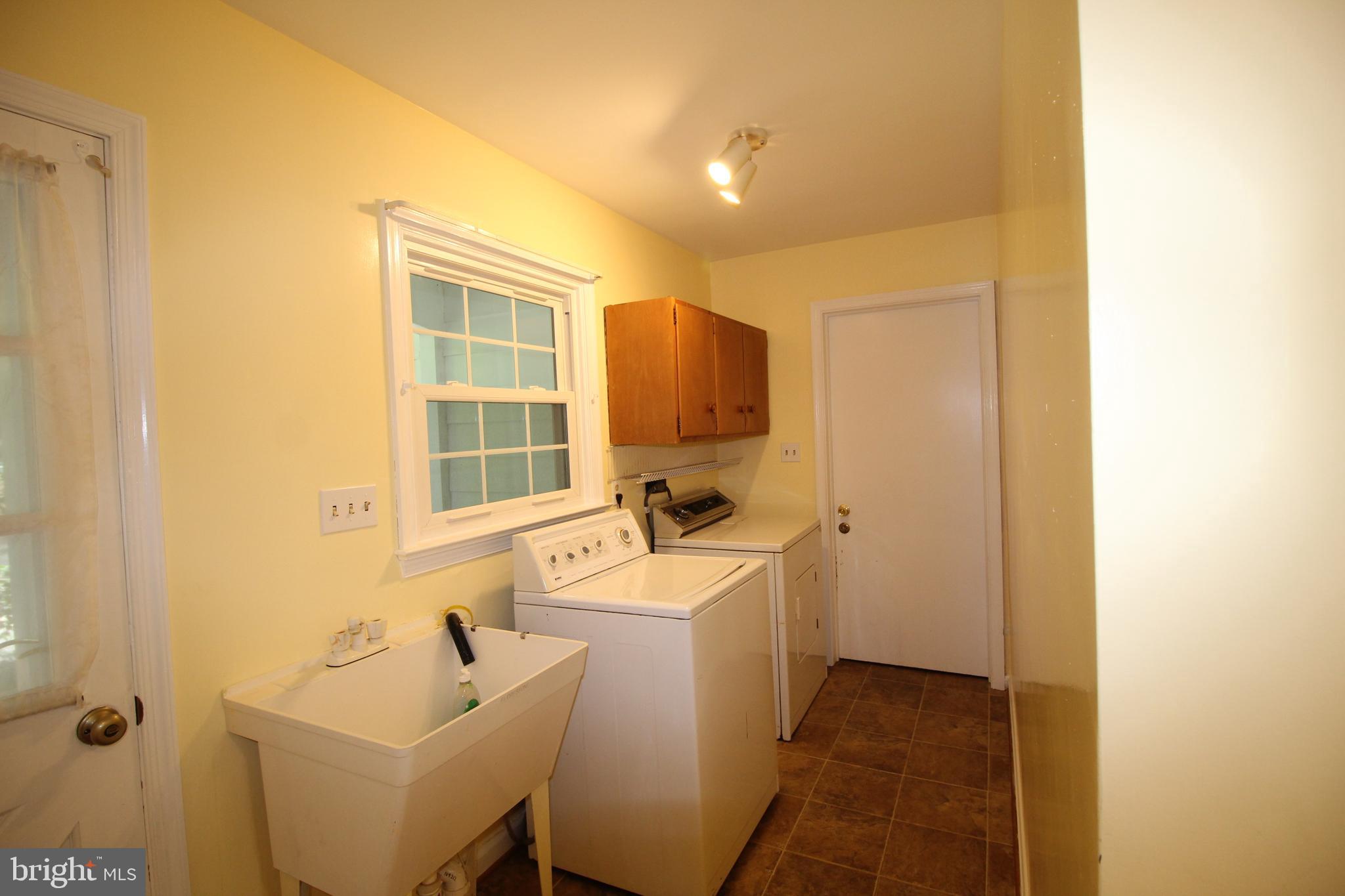 7404 Round Hill Road Frederick, MD 21702 - Photo 9 of 50 Main level laundry room