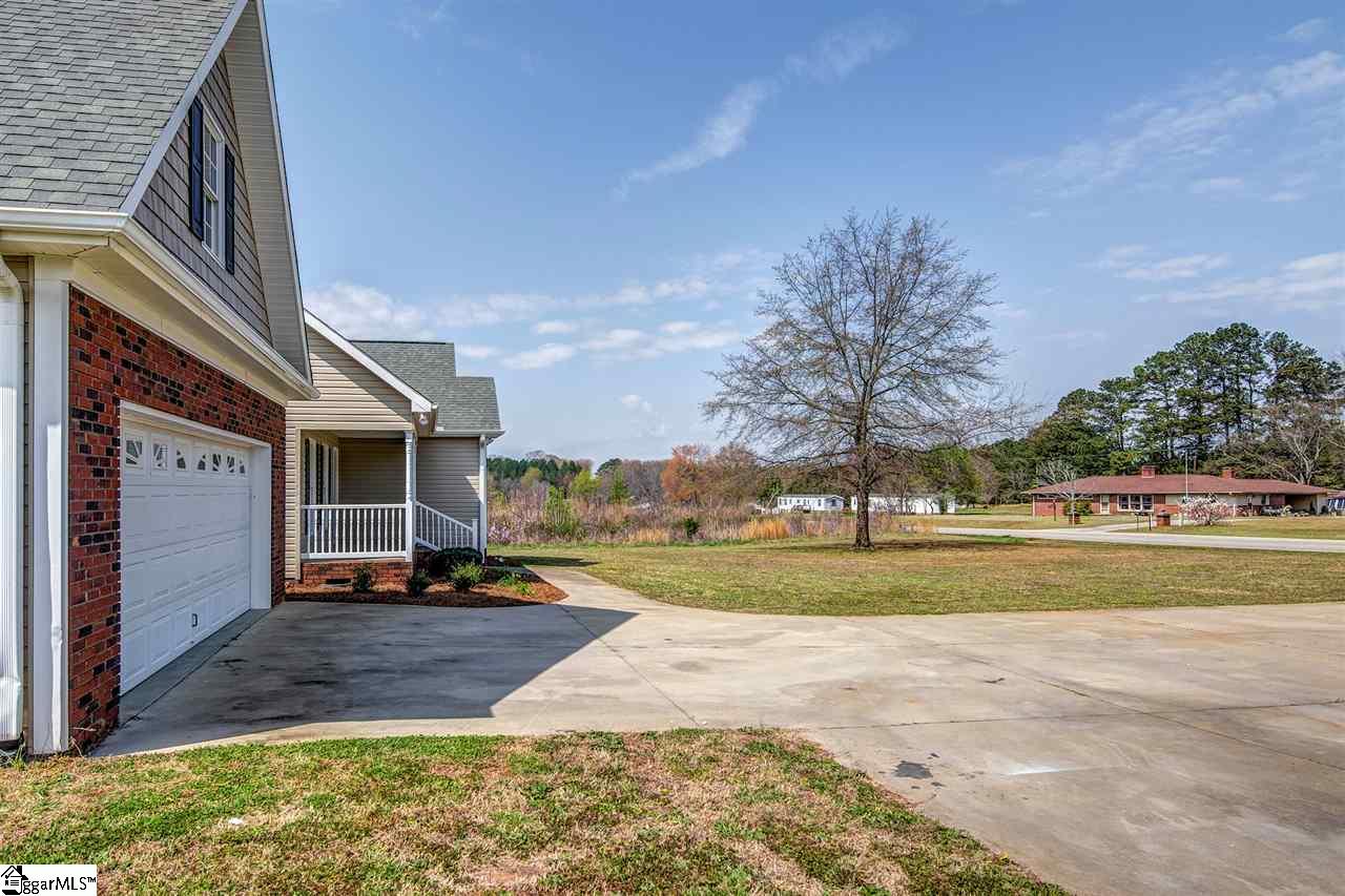 336 Edwards Road Inman, SC 29349 - Photo 7 of 36