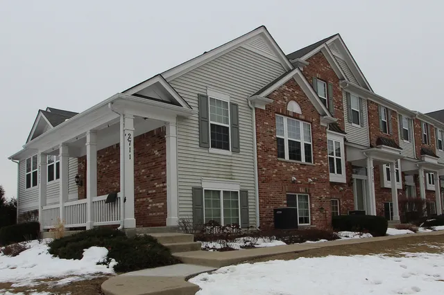$295,000 | 2711 Neubauer Circle, Lindenhurst, IL 60046