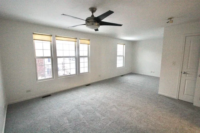 $295,000 | 2711 Neubauer Circle, Lindenhurst, IL 60046