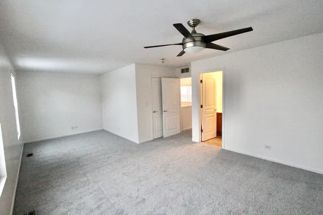 $295,000 | 2711 Neubauer Circle, Lindenhurst, IL 60046