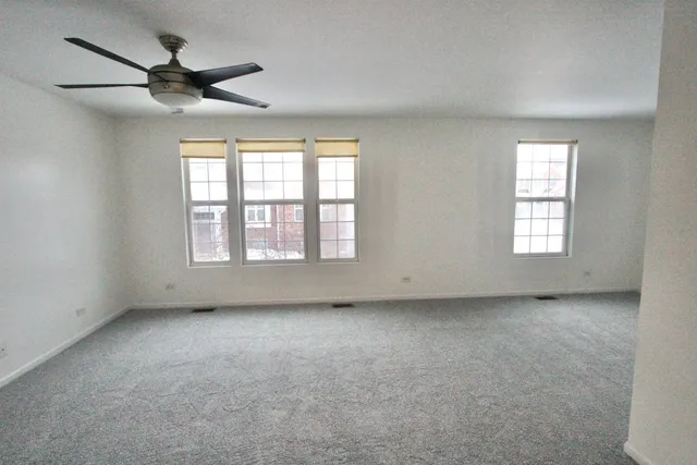 $295,000 | 2711 Neubauer Circle, Lindenhurst, IL 60046