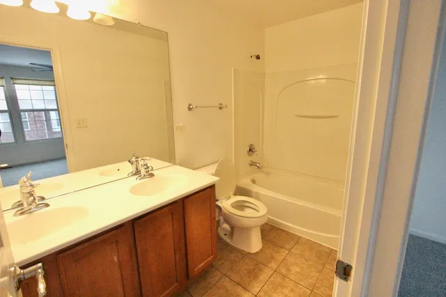 $295,000 | 2711 Neubauer Circle, Lindenhurst, IL 60046