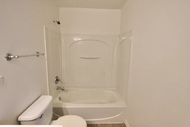 $295,000 | 2711 Neubauer Circle, Lindenhurst, IL 60046