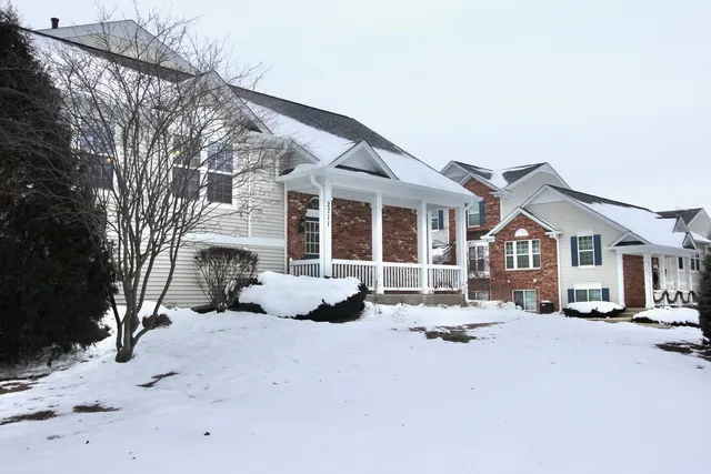 $295,000 | 2711 Neubauer Circle, Lindenhurst, IL 60046