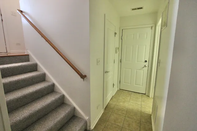 $295,000 | 2711 Neubauer Circle, Lindenhurst, IL 60046