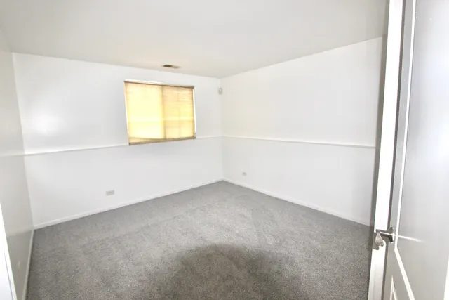 $295,000 | 2711 Neubauer Circle, Lindenhurst, IL 60046