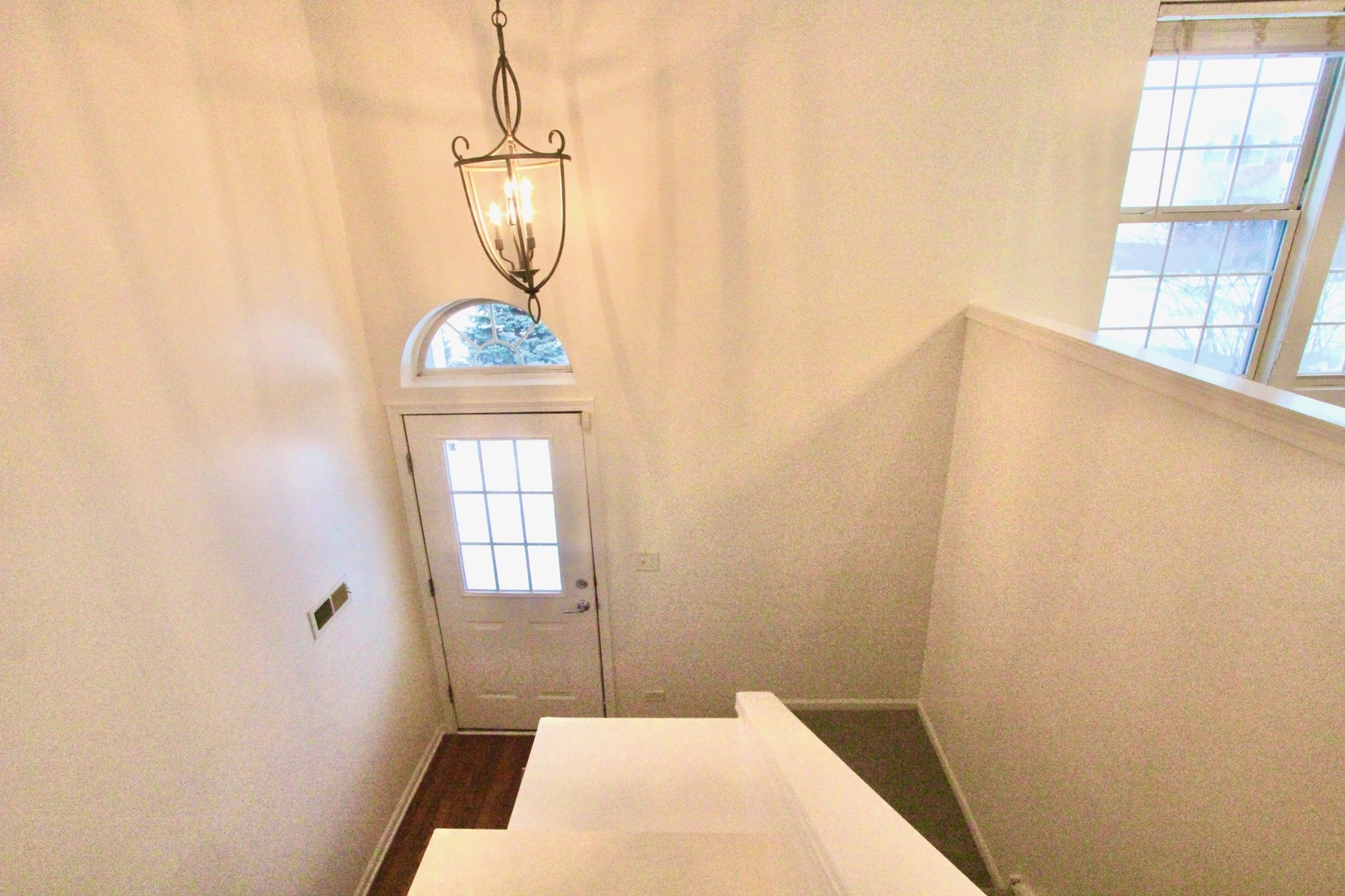 2711 Neubauer Circle Lindenhurst, IL 60046 - Photo 4 of 24