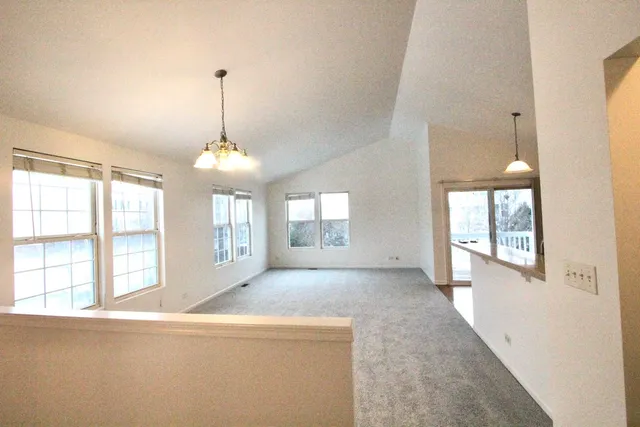 $295,000 | 2711 Neubauer Circle, Lindenhurst, IL 60046