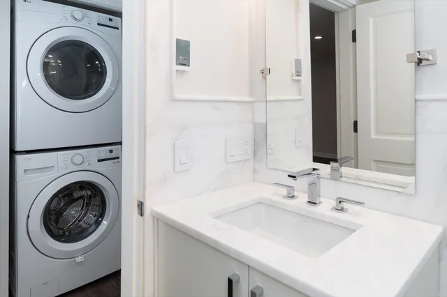 $2,800 | 1 School Street, Unit R8, Manchester, MA 01944