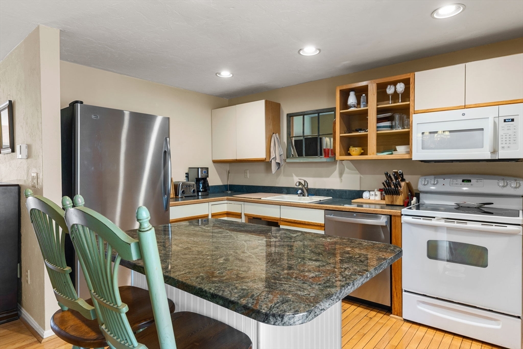 195 Falmouth Road Mashpee, MA 02649 - Photo 10 of 37