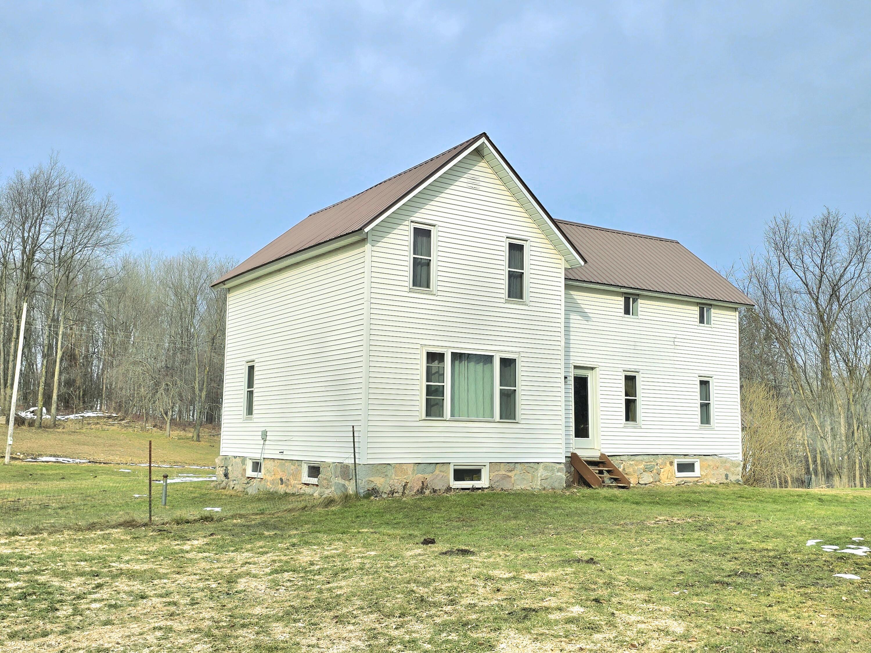 10182 20 Mile Road Tustin, MI 49688 - Photo 2 of 75 House