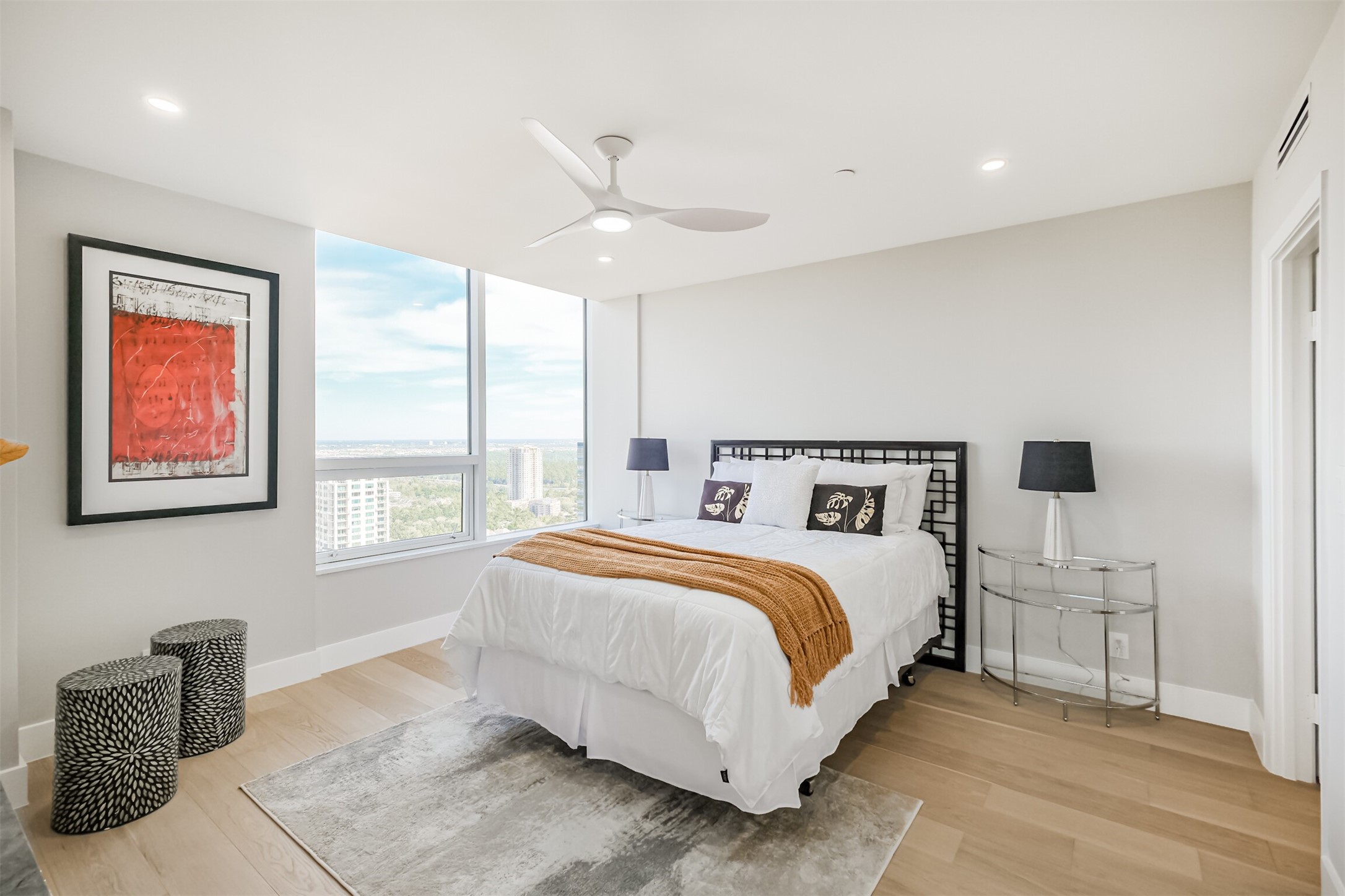 5100 San Felipe Street, Unit 363 Houston, TX 77056 - Photo 12 of 28 a spacious bedroom with a large bed and a window