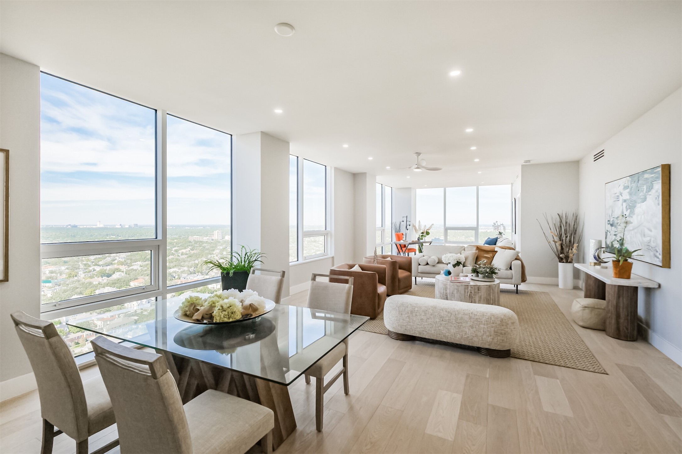 5100 San Felipe Street, Unit 363 Houston, TX 77056 - Photo 15 of 28 a living room with furniture and a large window