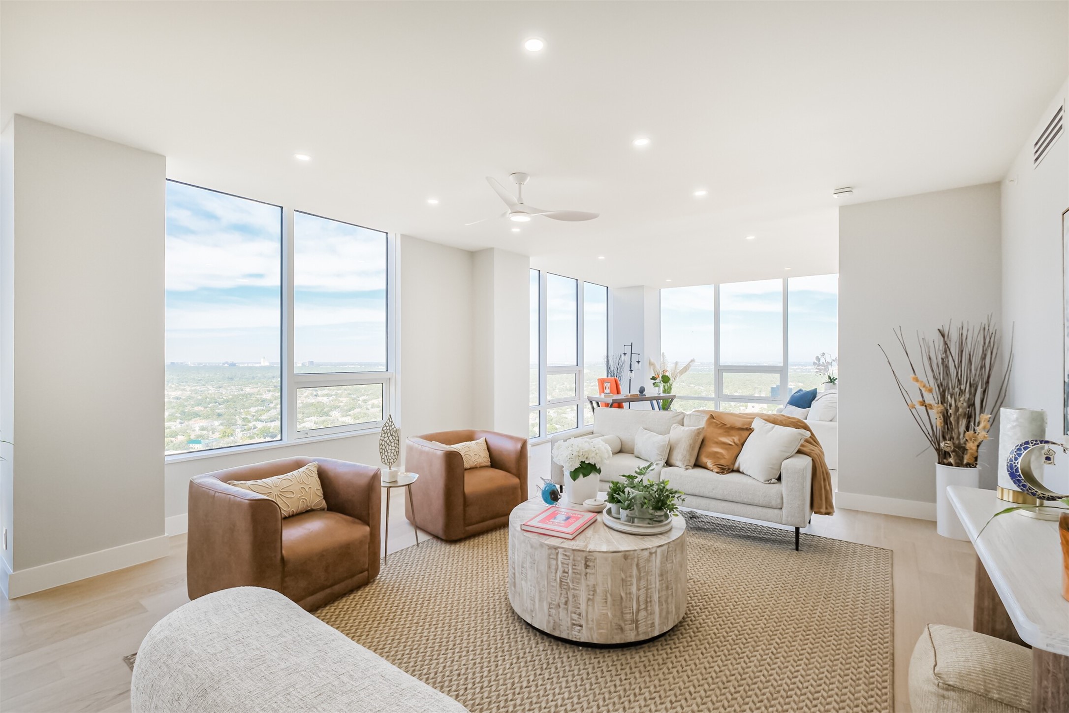 5100 San Felipe Street, Unit 363 Houston, TX 77056 - Photo 16 of 28 a living room with furniture and a large window