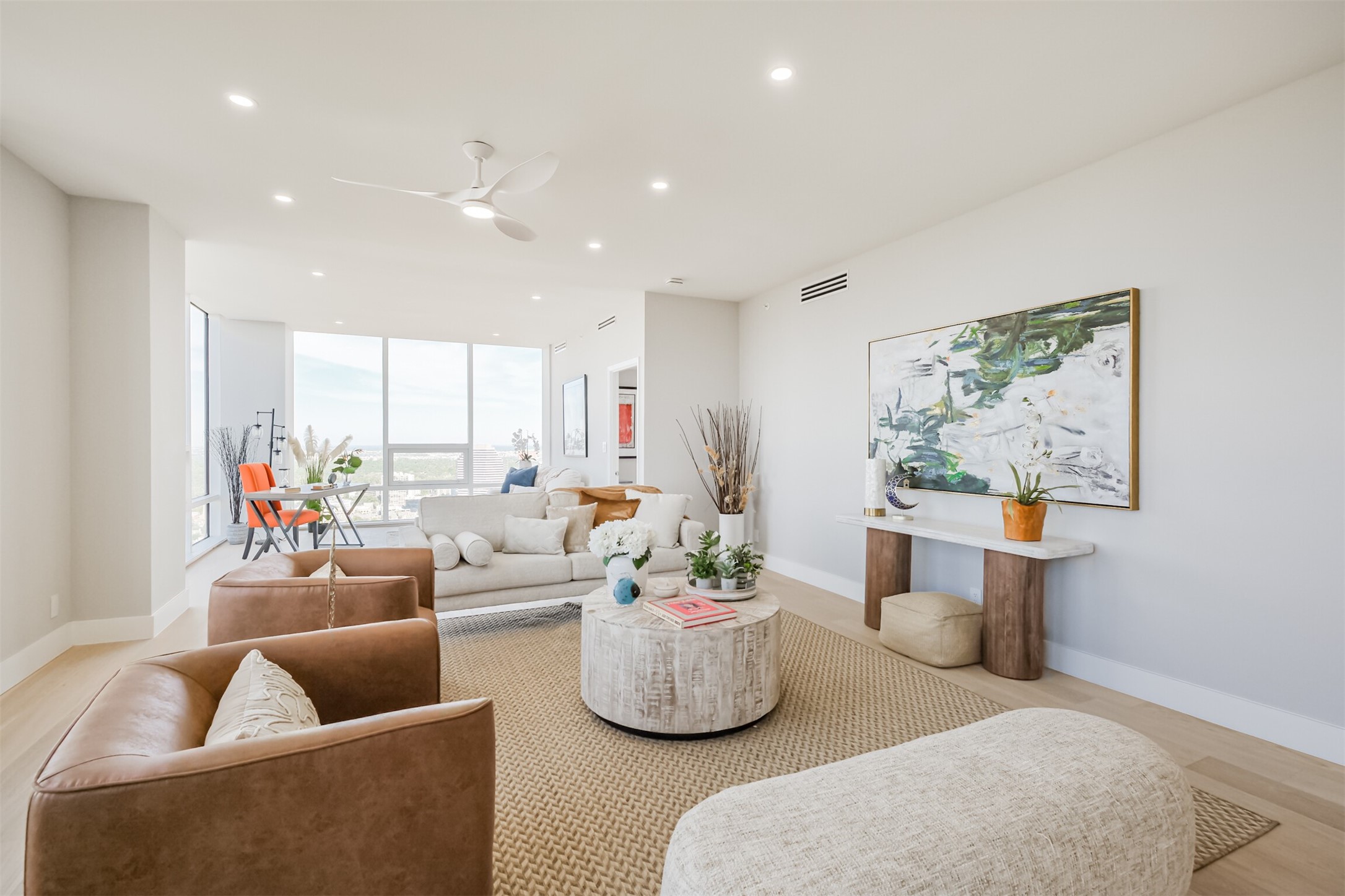 5100 San Felipe Street, Unit 363 Houston, TX 77056 - Photo 17 of 28 a living room with furniture and a large window