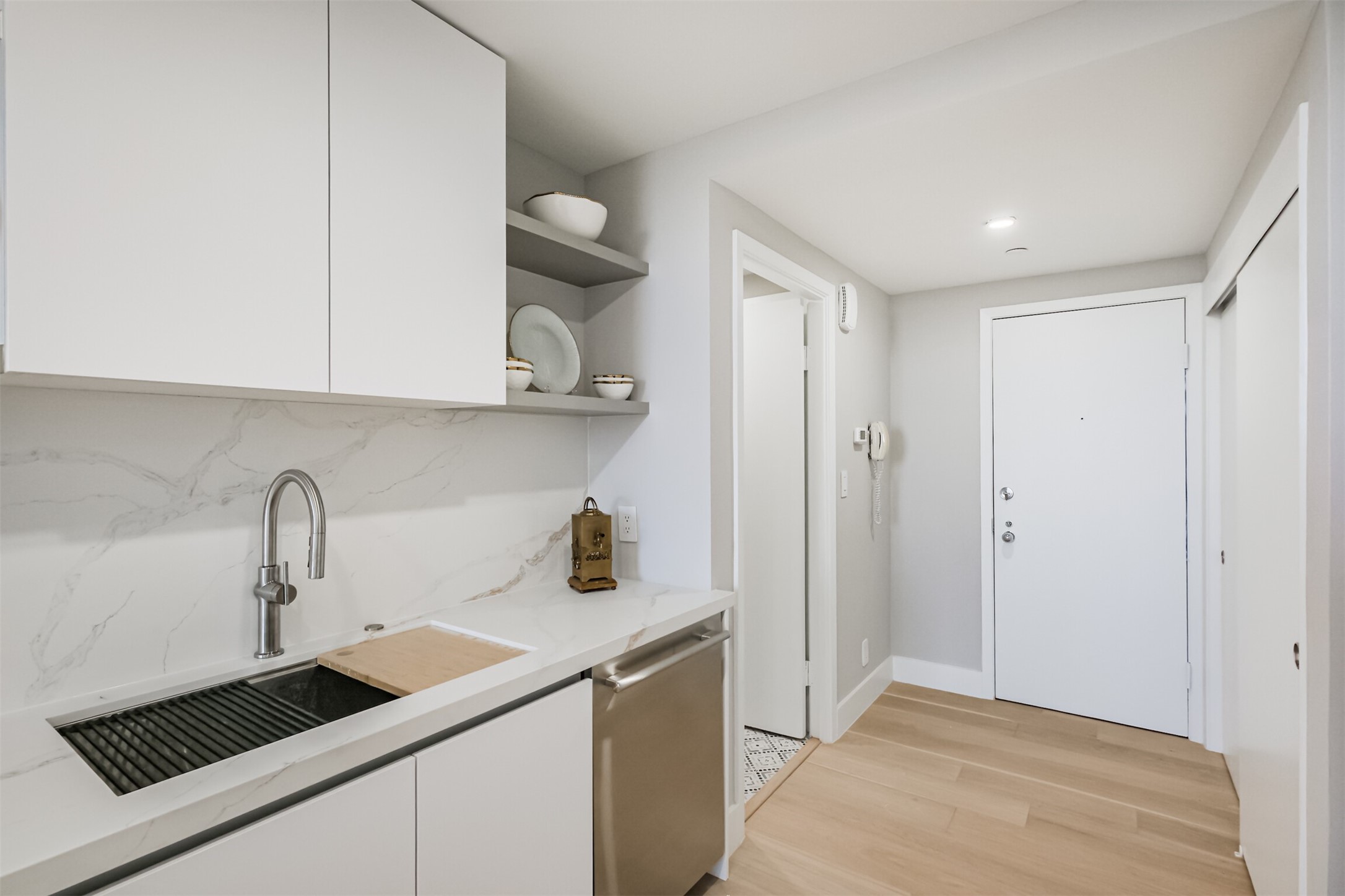5100 San Felipe Street, Unit 363 Houston, TX 77056 - Photo 25 of 28 a kitchen with a sink and cabinets