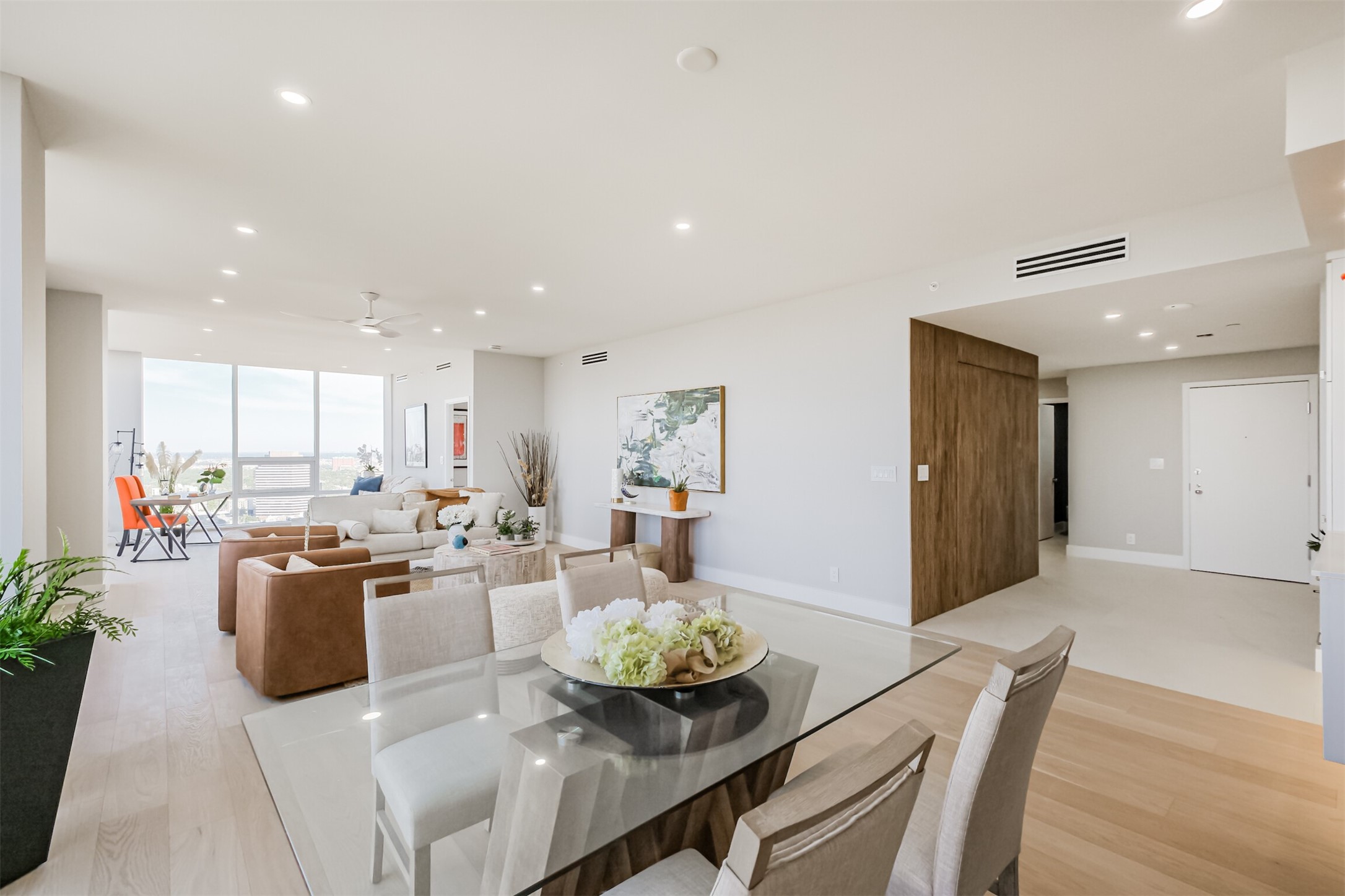 5100 San Felipe Street, Unit 363 Houston, TX 77056 - Photo 26 of 28 a kitchen with a table and chairs in it