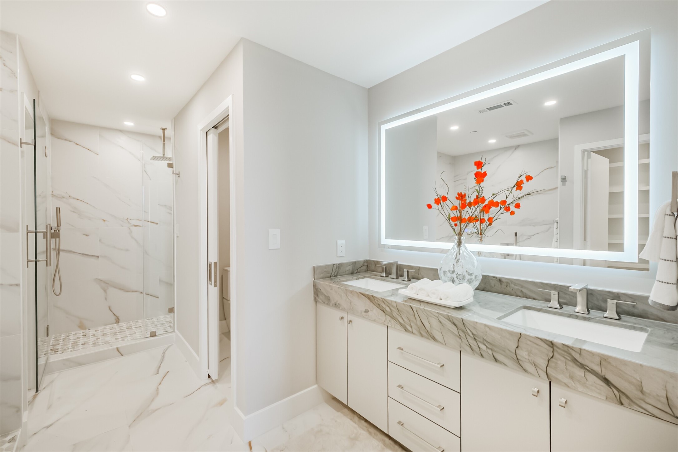 5100 San Felipe Street, Unit 363 Houston, TX 77056 - Photo 4 of 28 a bathroom with a granite countertop sink mirror and shower