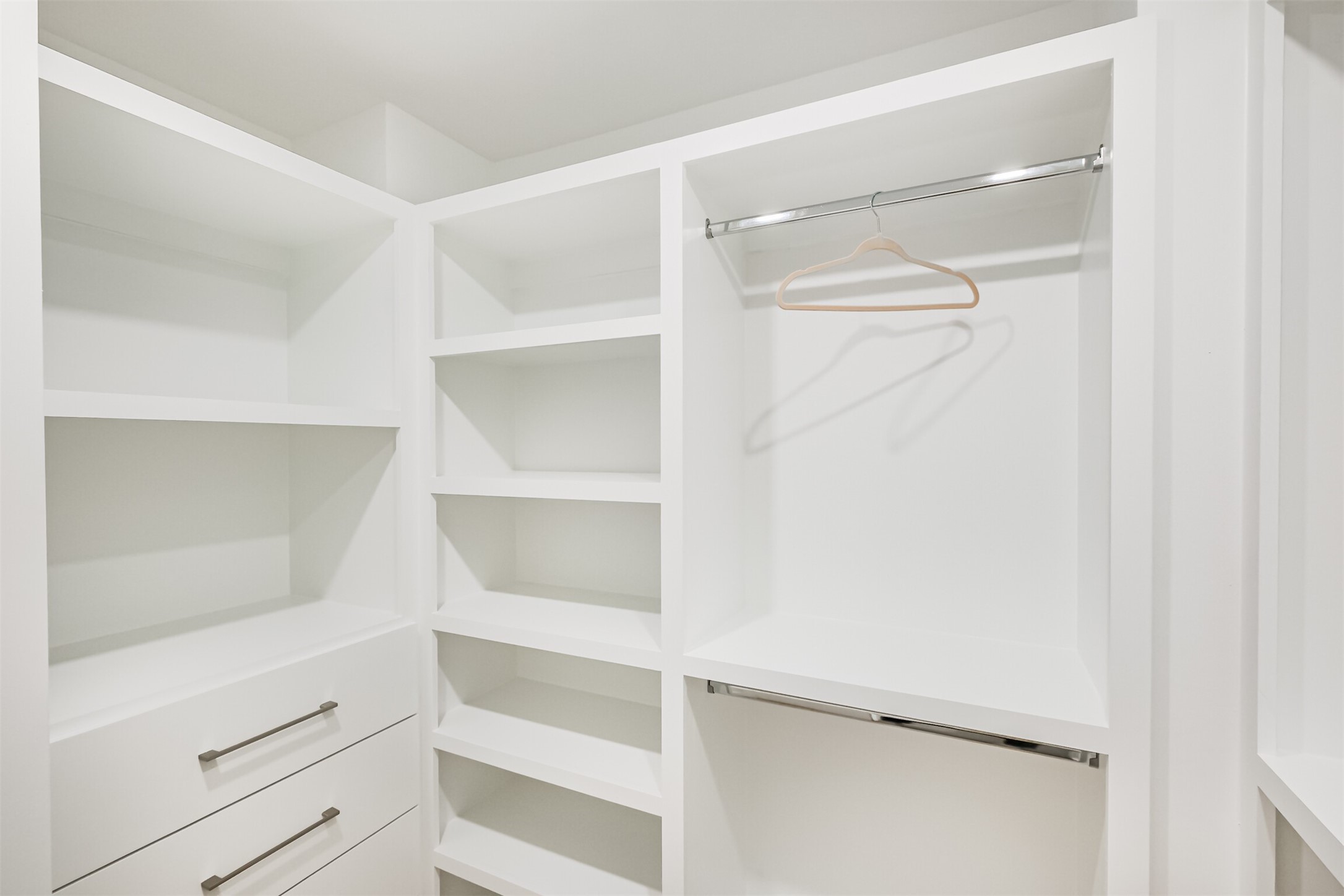 5100 San Felipe Street, Unit 363 Houston, TX 77056 - Photo 5 of 28 a view of an empty walk in closet