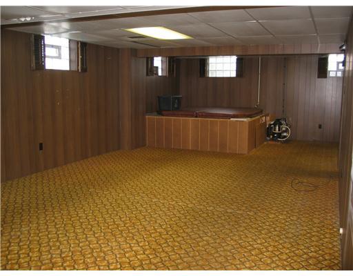 351 Simpson Howell Road Elizabeth, PA 15037 - Photo 14 of 18 Family Room.
