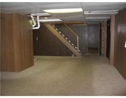 351 Simpson Howell Road Elizabeth, PA 15037 - Photo 15 of 18 Family Room.