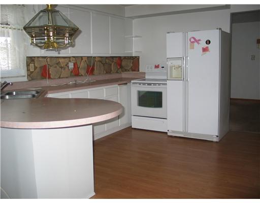 351 Simpson Howell Road Elizabeth, PA 15037 - Photo 5 of 18 Kitchen.