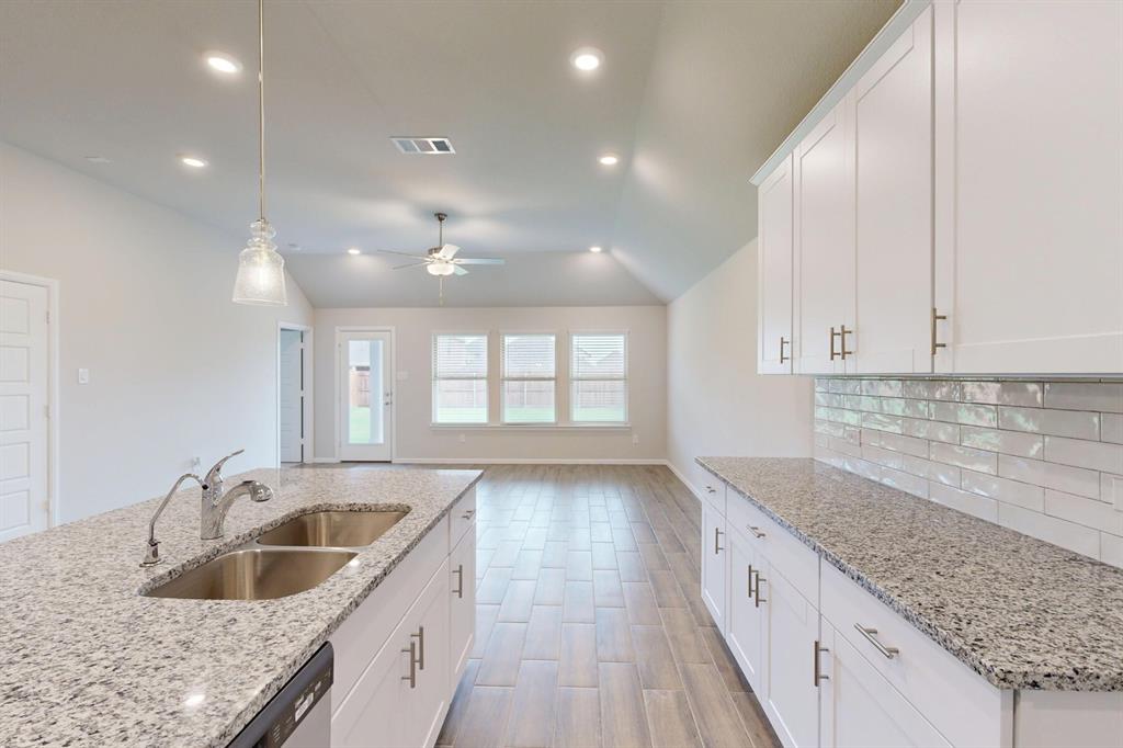 408 Wydown Drive Princeton, TX 75407 - Photo 4 of 40