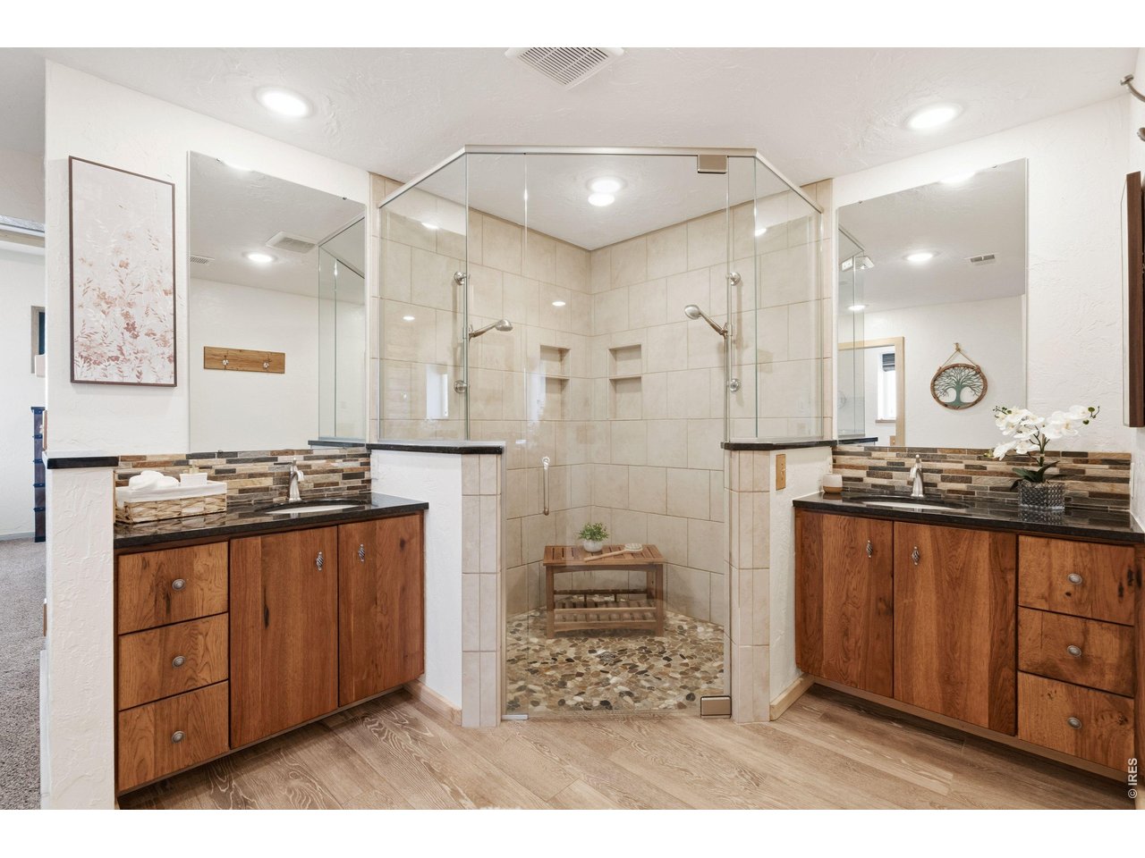 54 Rist View Road Bellvue, CO 80512 - Photo 16 of 50 Primary Bathroom!