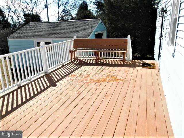 129 Barren Road Newtown Square, PA 19073 - Photo 20 of 24 Deck with Bench