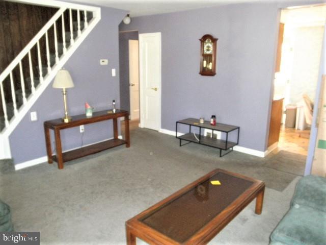 129 Barren Road Newtown Square, PA 19073 - Photo 3 of 24 Living Room