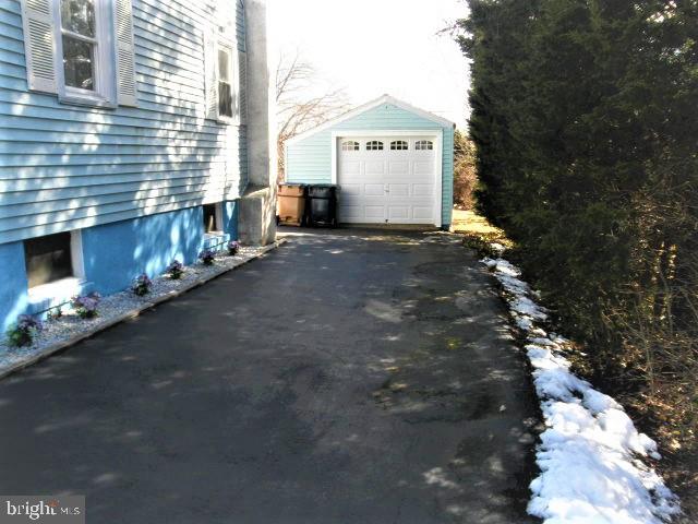 129 Barren Road Newtown Square, PA 19073 - Photo 24 of 24 Driveway