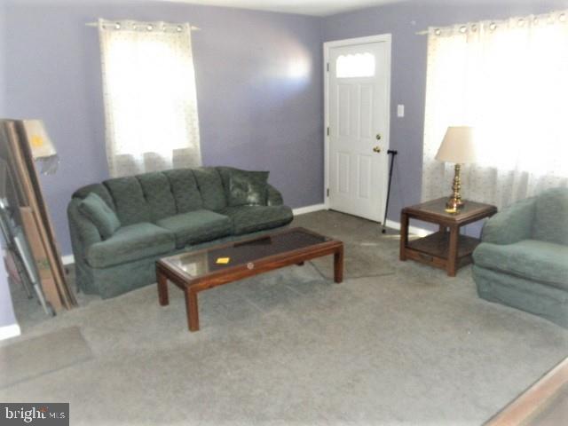 129 Barren Road Newtown Square, PA 19073 - Photo 4 of 24 Living Room