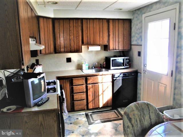 129 Barren Road Newtown Square, PA 19073 - Photo 6 of 24 Kitchen