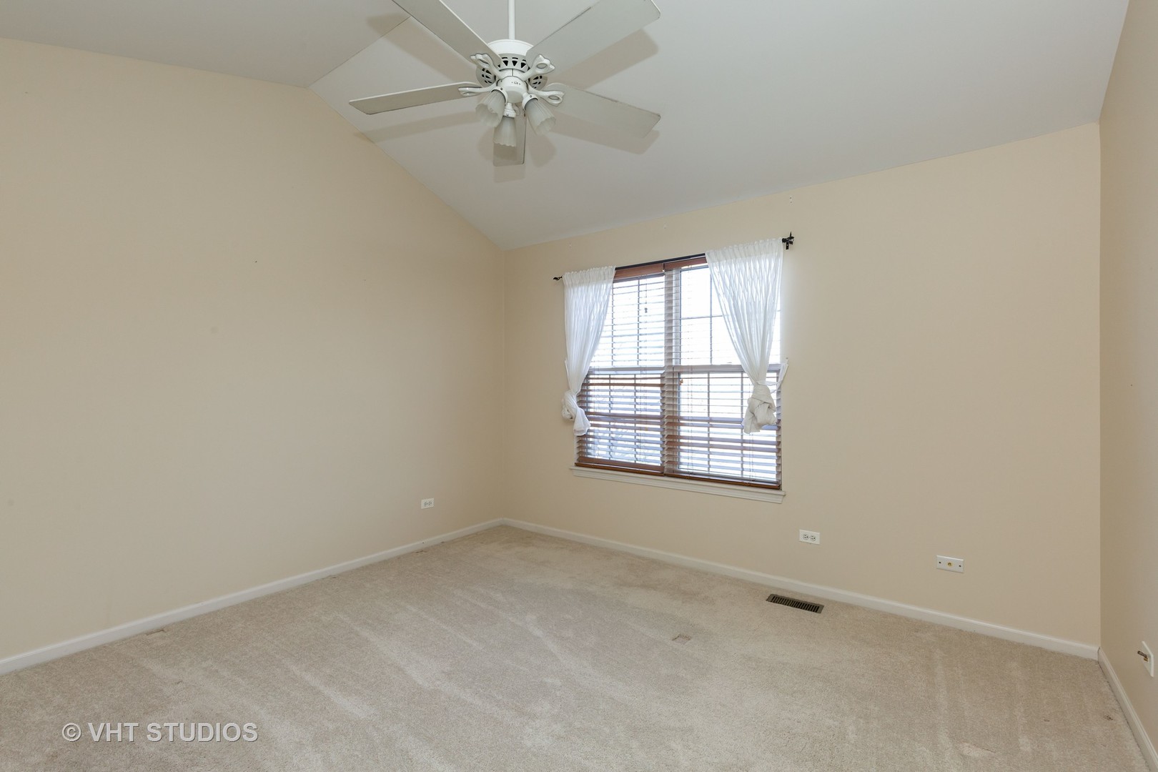 1064 Horizon Ridge Lake In The Hills, IL 60156 - Photo 6 of 13