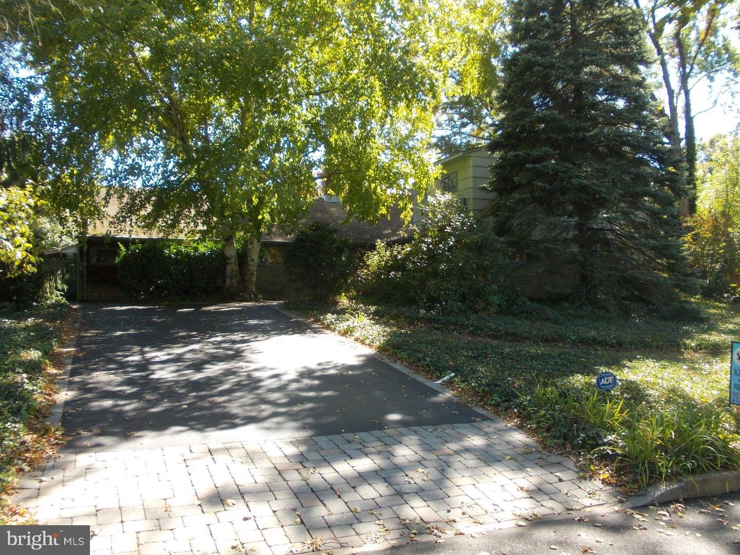 8 Foxglove Road Levittown, PA 19056 - Photo 1 of 25 Driveway