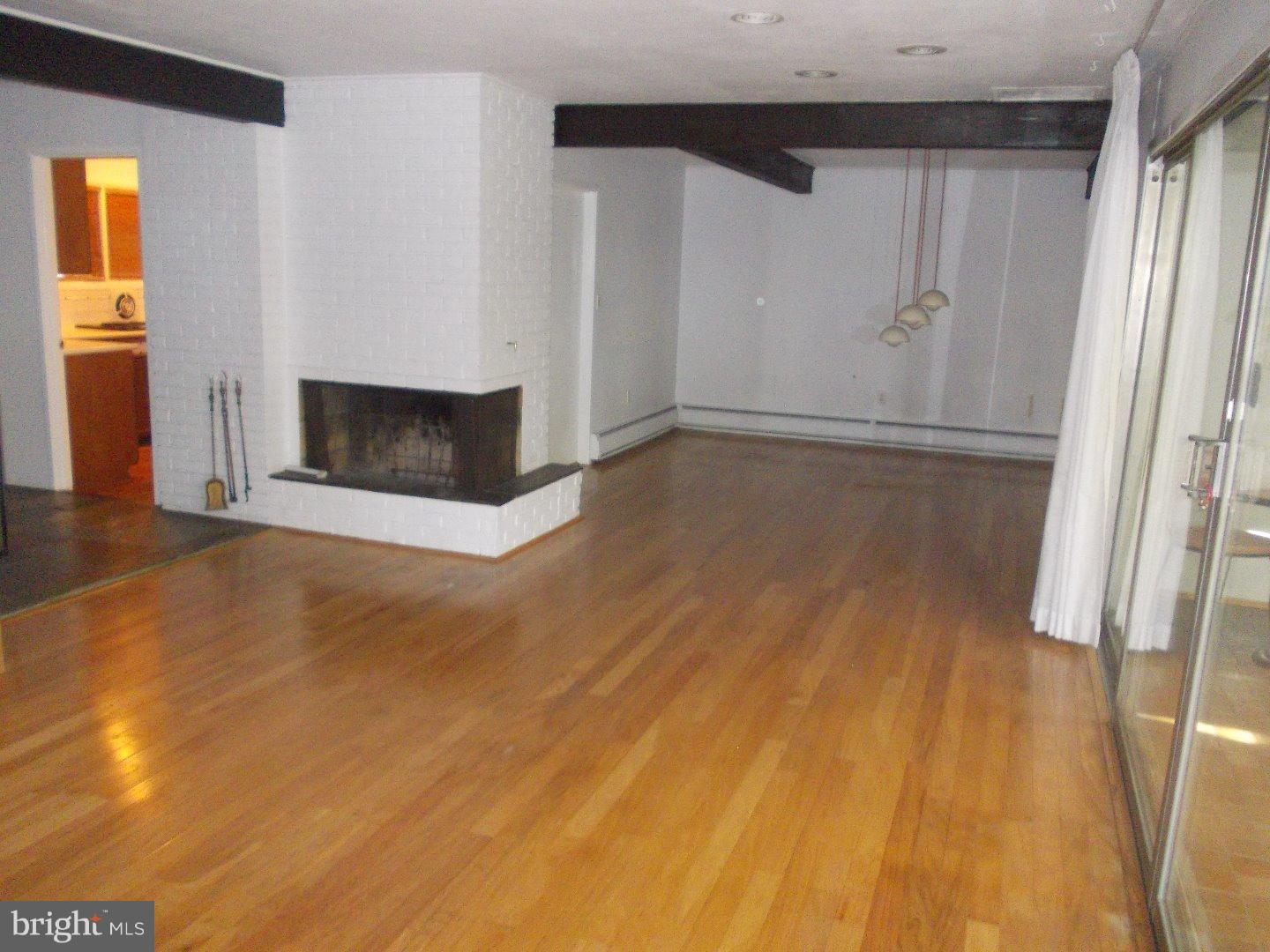 8 Foxglove Road Levittown, PA 19056 - Photo 12 of 25 Living Room