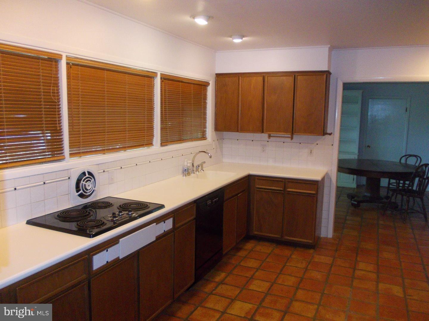 8 Foxglove Road Levittown, PA 19056 - Photo 4 of 25 Kitchen