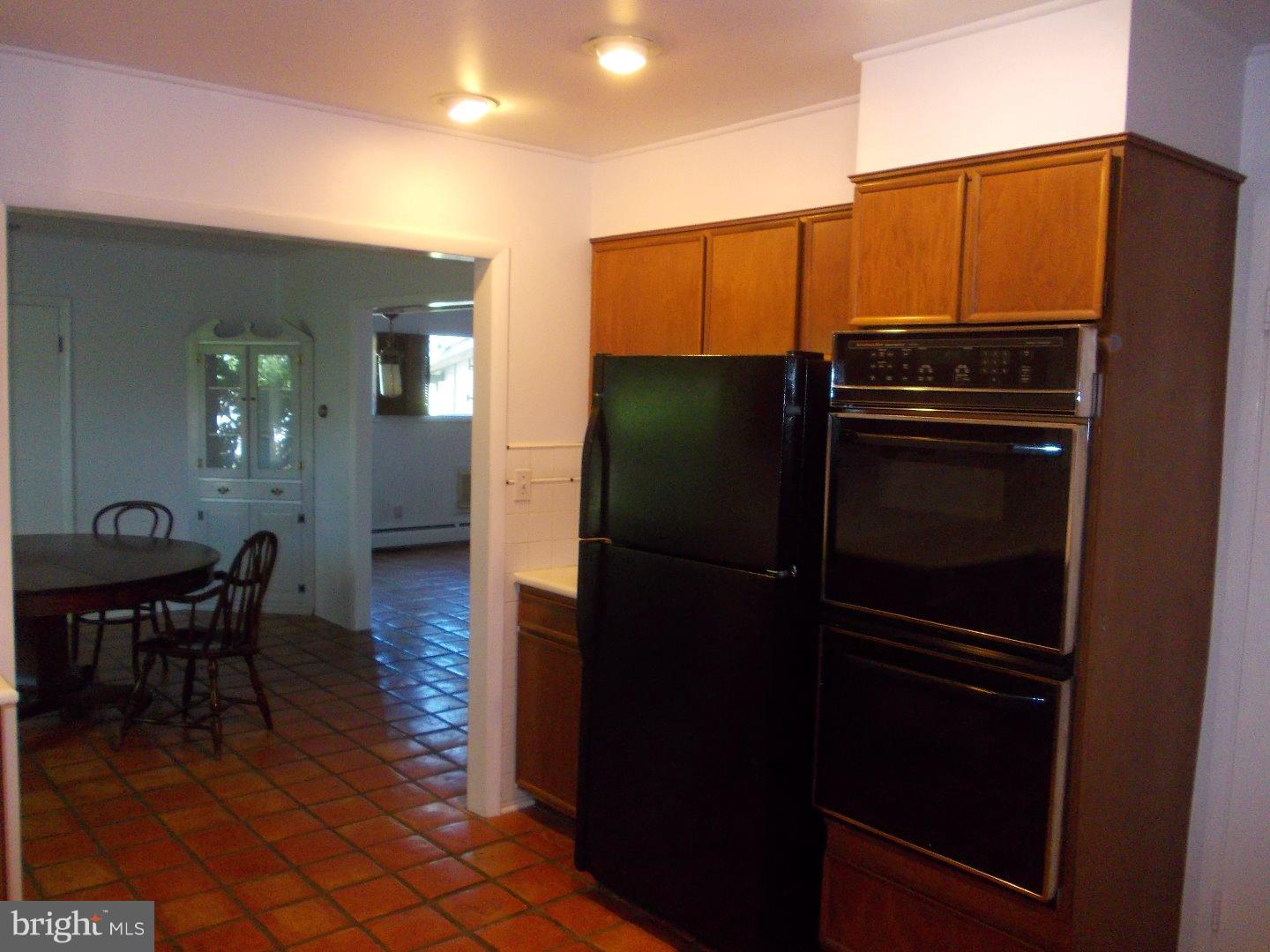8 Foxglove Road Levittown, PA 19056 - Photo 5 of 25 Kitchen