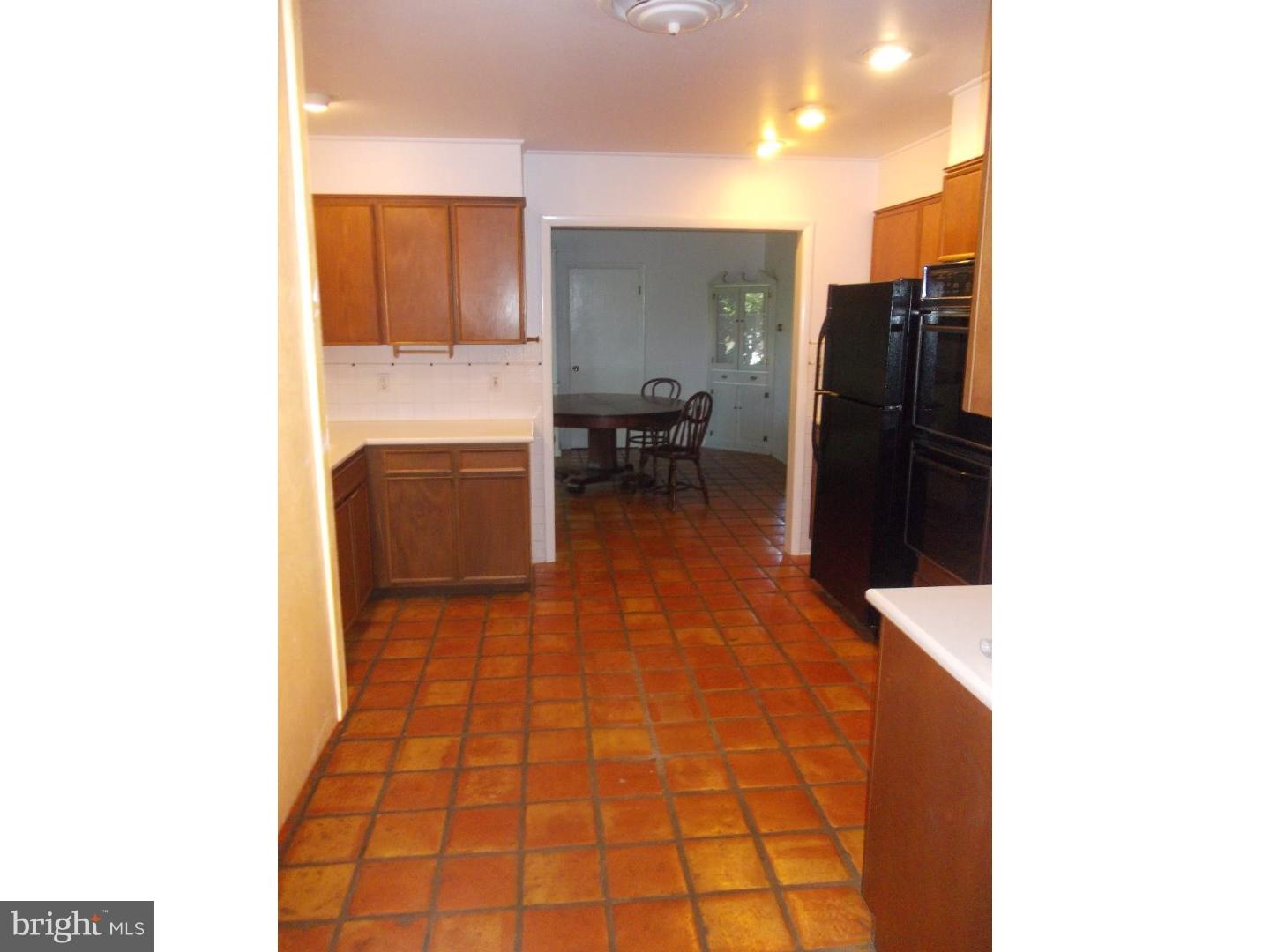 8 Foxglove Road Levittown, PA 19056 - Photo 6 of 25 Kitchen