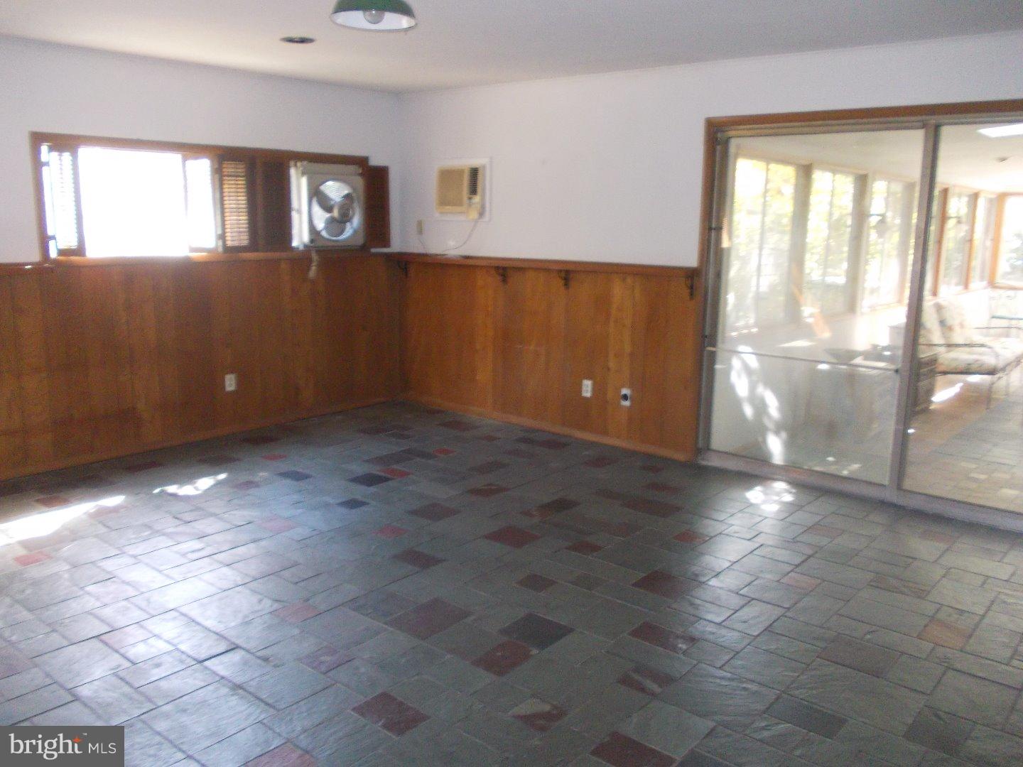 8 Foxglove Road Levittown, PA 19056 - Photo 9 of 25 Great Room