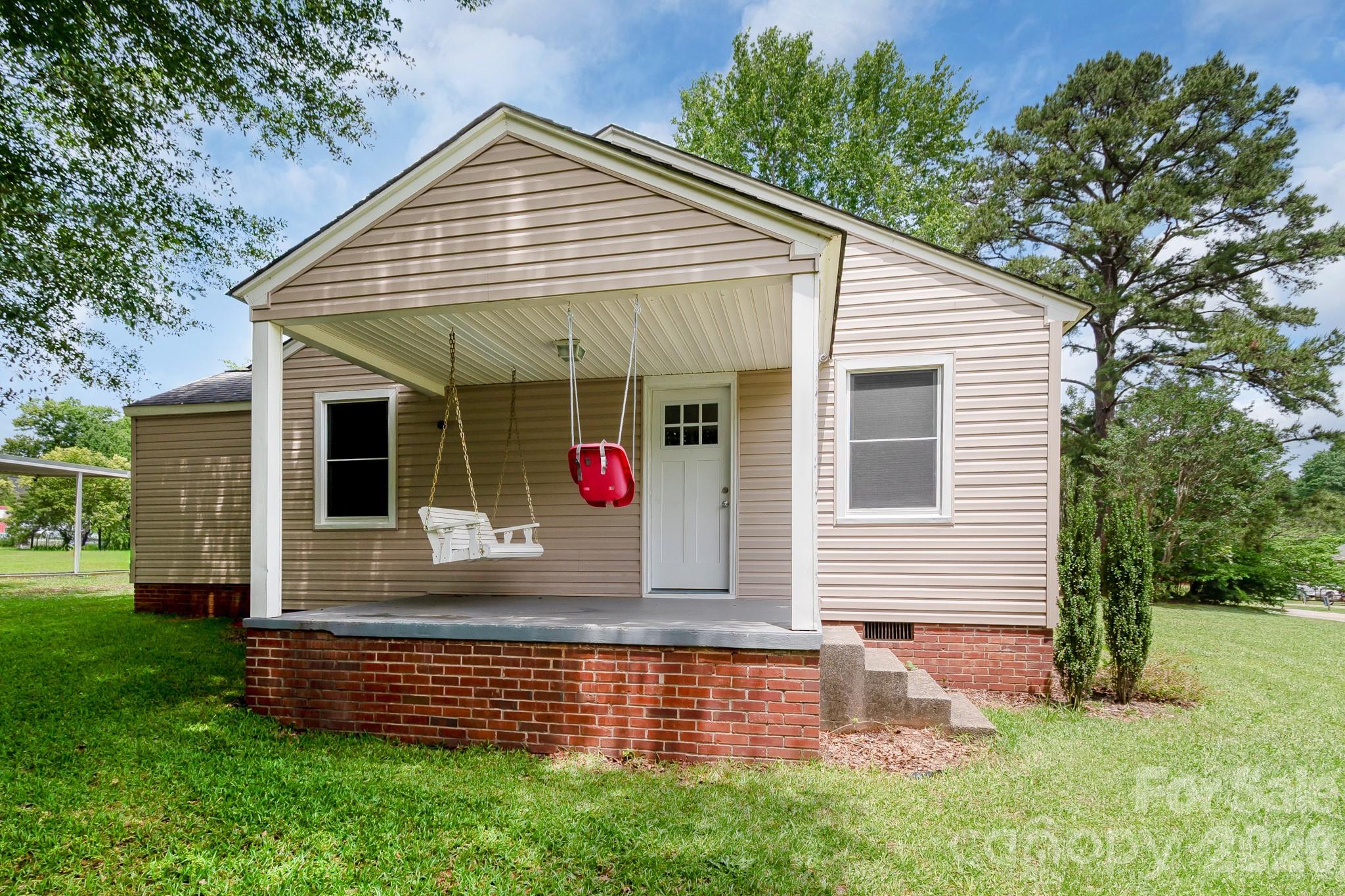 1604 Converse Street Lancaster, SC 29720 - Photo 6 of 32