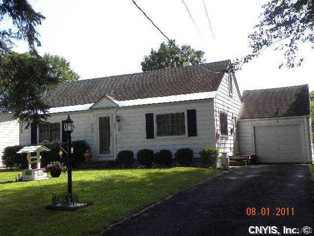 106 Chestnut Road Clay, NY 13212 - Photo 1 of 1 Exterior Front