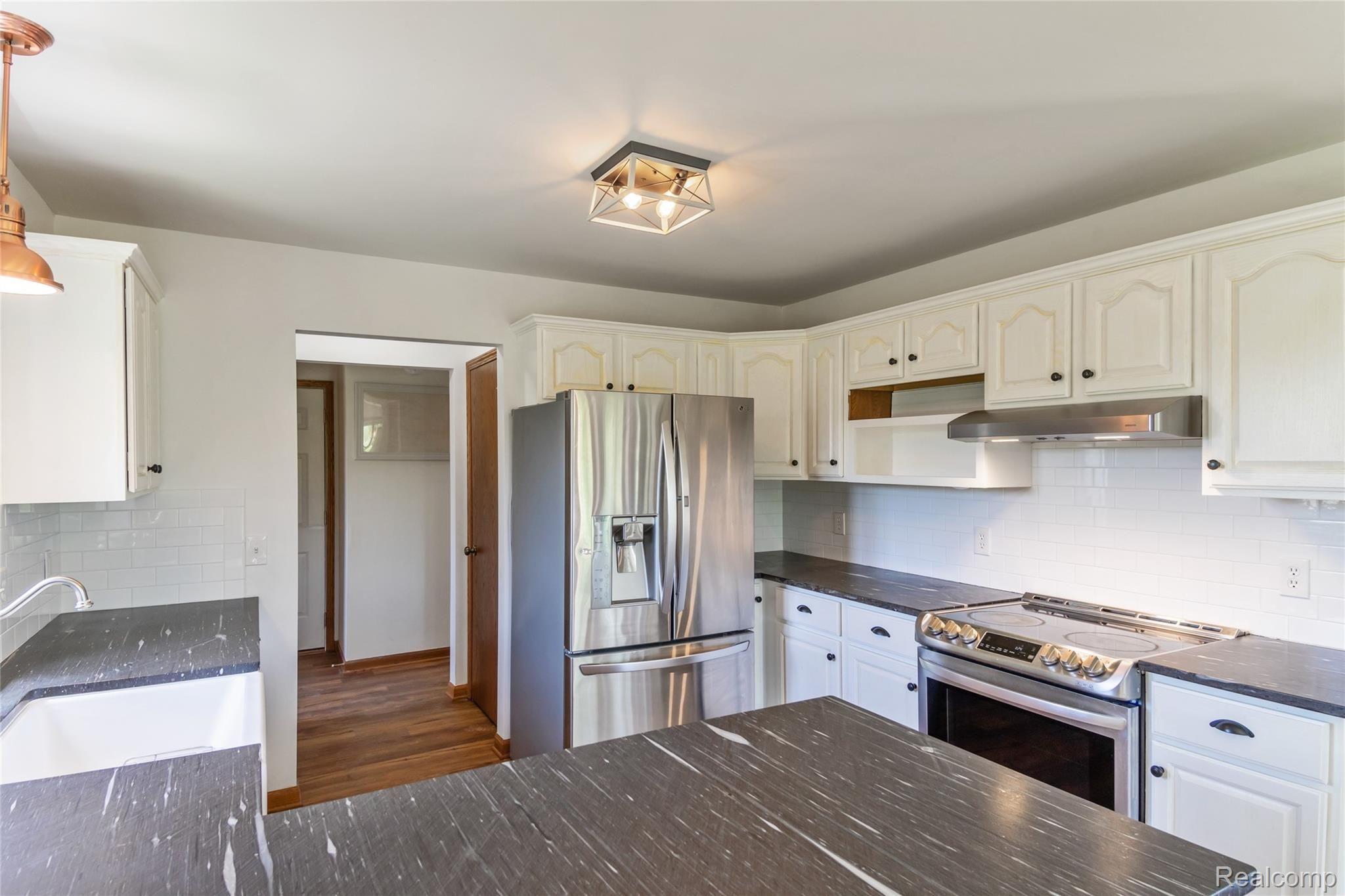7304 Sanford Road Howell, MI 48855 - Photo 13 of 40 C4854E89-1C1B-441E-95F1-B042D01ACE0B.jpeg
