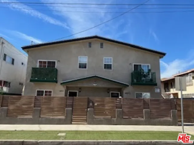 a view of house and yard