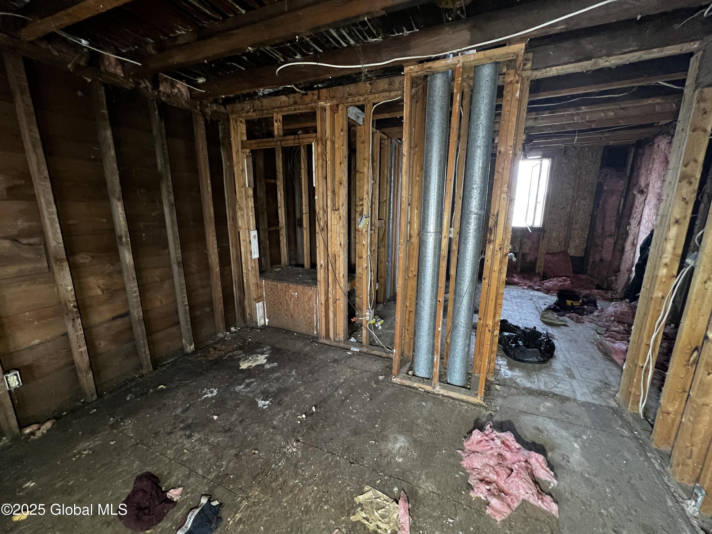 538 Schenectady Street Schenectady, NY 12307 - Photo 3 of 12 IMG_4933