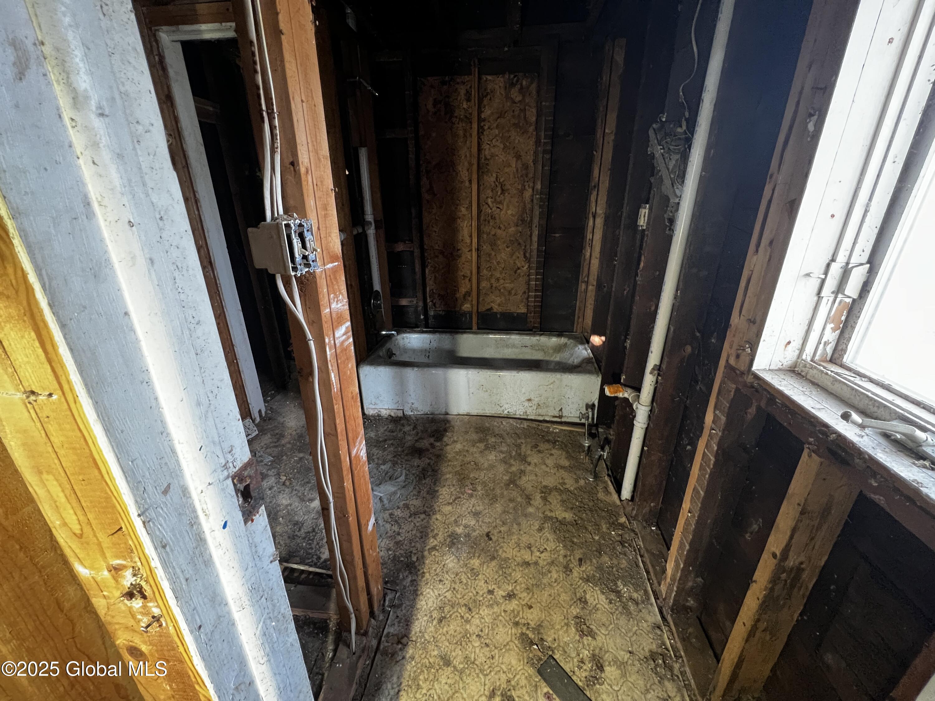 538 Schenectady Street Schenectady, NY 12307 - Photo 6 of 12 IMG_4937