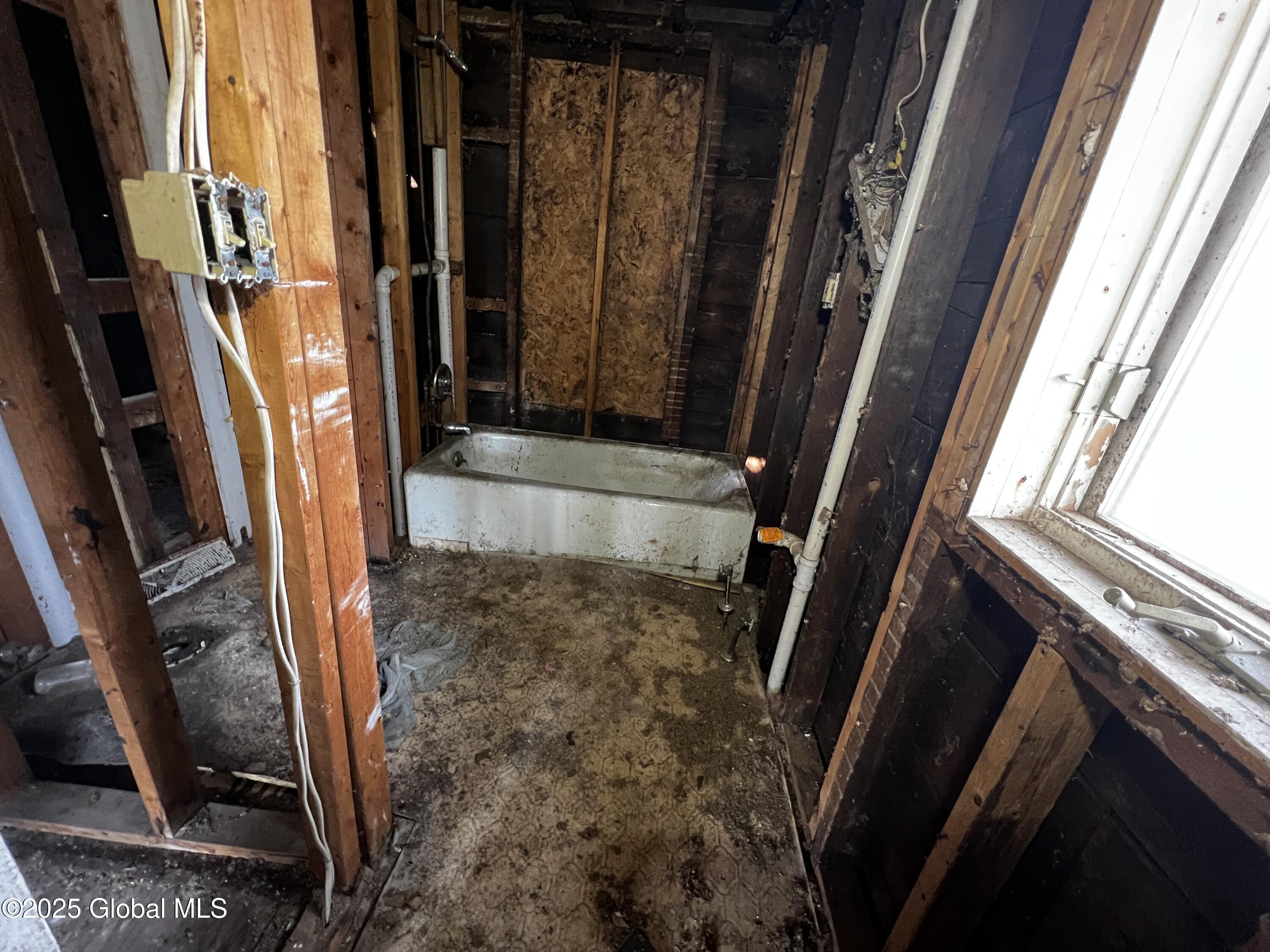 538 Schenectady Street Schenectady, NY 12307 - Photo 7 of 12 IMG_4938