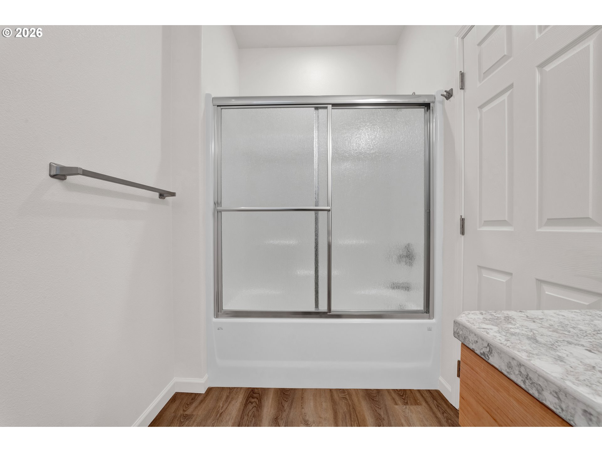 1690 32nd Street Florence, OR 97439 - Photo 29 of 36 Attached Bathroom #2